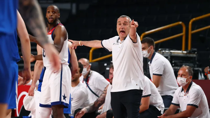 Trenér Ronen Ginzburg během utkání proti výběru USA