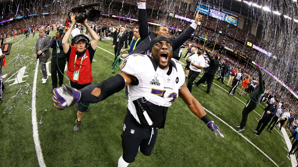 Ray Lewis z Baltimoru po vítězství v Super Bowlu