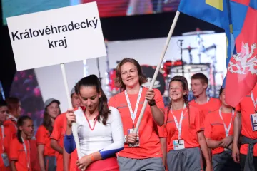 Karolína Erbanová při nástupu na Olympiádě dětí a mládeže
