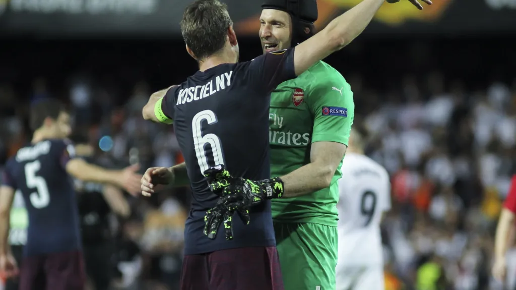 Petr Čech s Laurentem Koscielnym