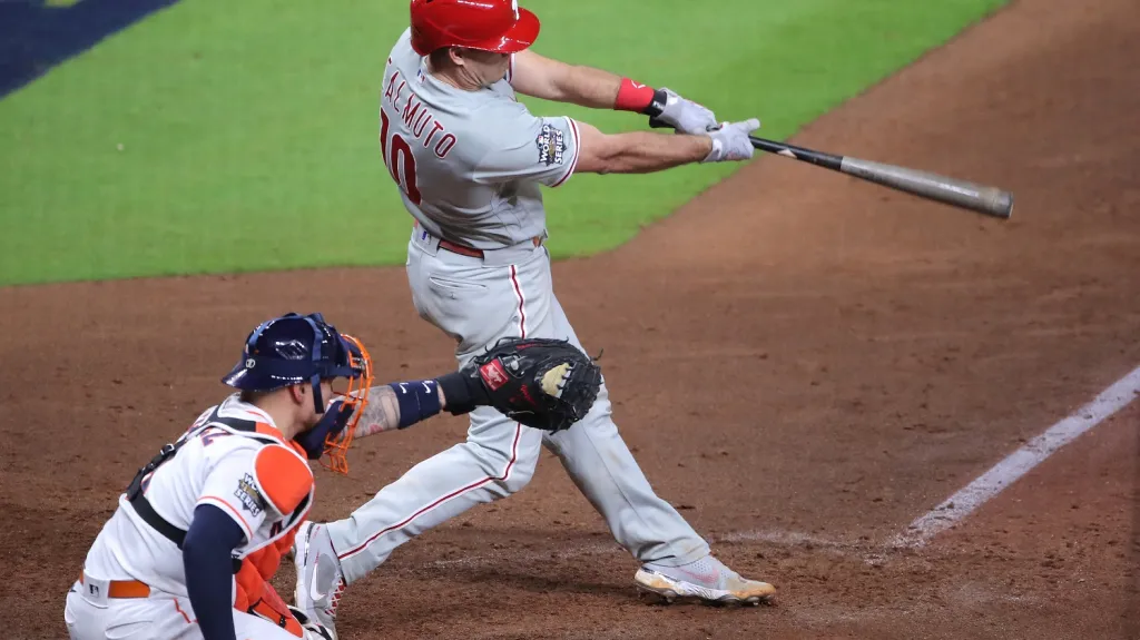 J.T. Realmuto odpaluje vítězný homerun