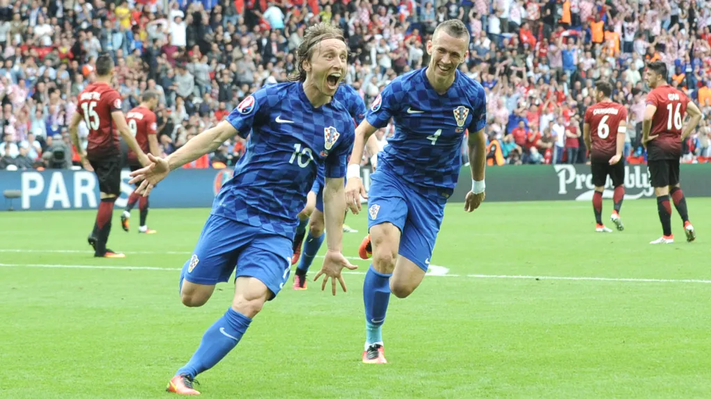 Luka Modrič (vlevo) a Ivan Perišič