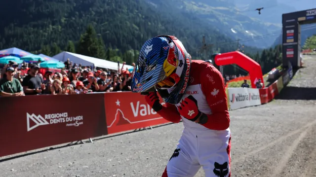 Goldstone navázal na juniorský titul ve sjezdu i v kategorii elite