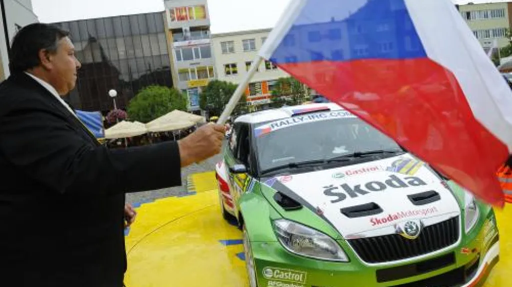 Jan Kopecký a Petr Starý na startu Barum rallye