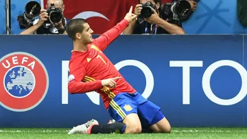 Álvaro Morata slaví gól v utkání proti Turecku