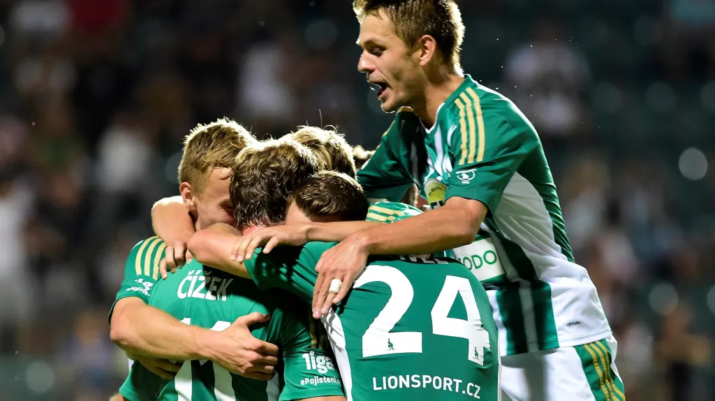 Fotbalisté Bohemians 1905 se radují z gólu