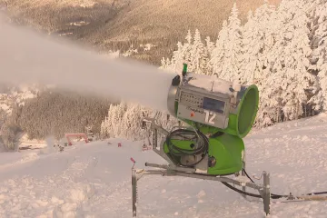 Zasněžování sjezdovky pro závod Světového poháru ve Špindlerově Mlýně