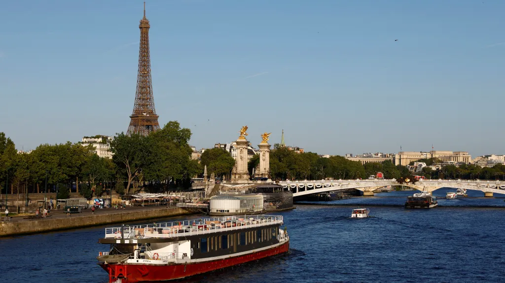 Technický test lodí na průvod k zahajovacímu ceremoniálu