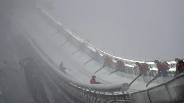 Vyvrcholení závodu na velkém můstku