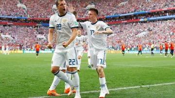 Gól v utkání Španělsko - Rusko: Dzjuba z pen. - 1:1 (41. min.)