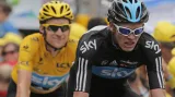 Bradley Wiggins v závěsu za Chrisem Froomem na Tour 2012