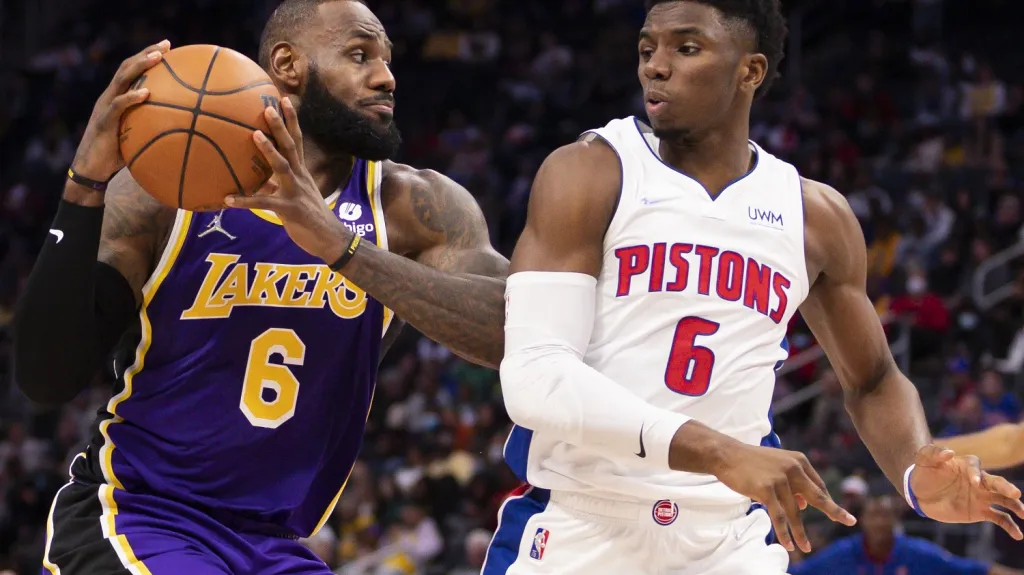 LeBron James v utkání s Detroitem