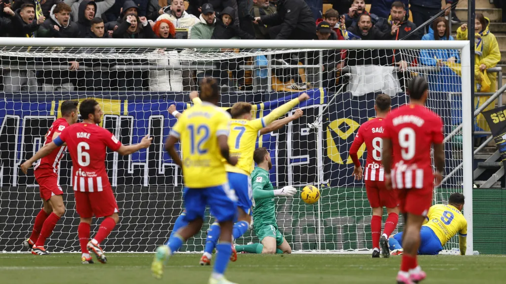 Útočník Juanmi se raduje z jedné ze svých dvou branek do sítě Atlética Madrid.