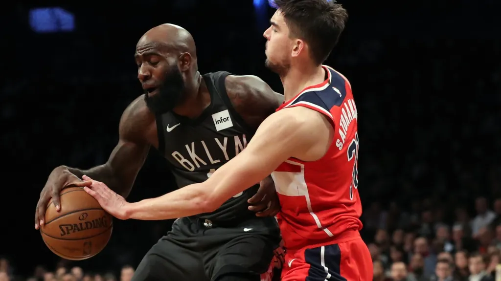 Tomáš Satoranský v utkání s Brooklynem