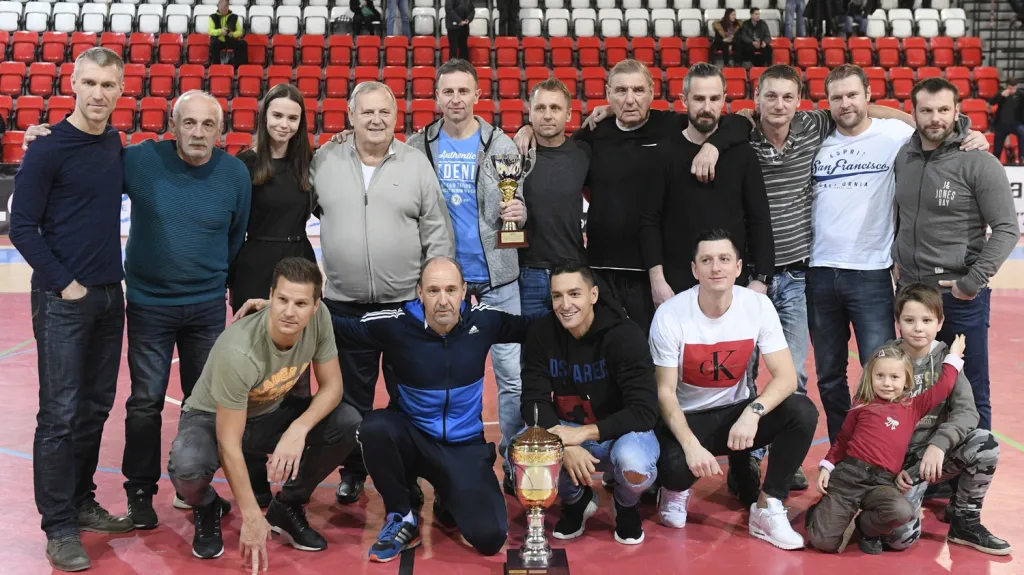 Vítězný tým Slavie na turnaji fotbalových internacionálů