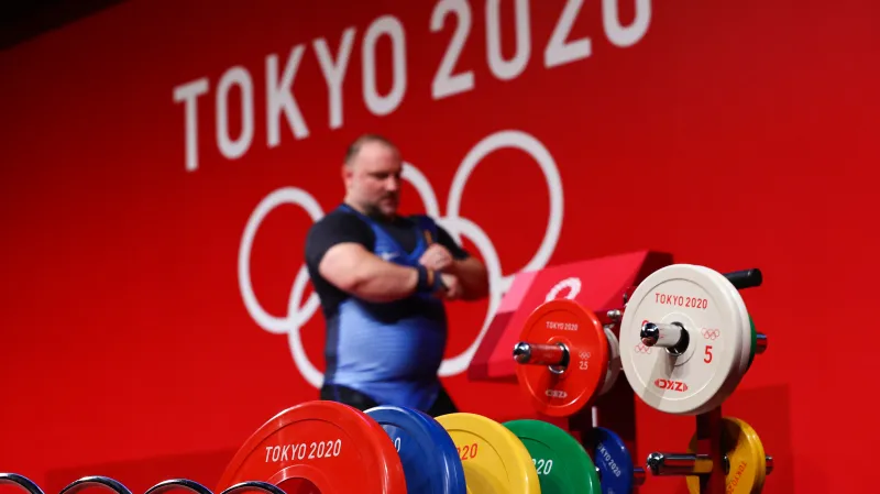 Záznam soutěže ve vzpírání mužů nad 109 kg