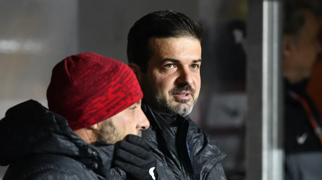Andrea Stramaccioni na lavičce Sparty