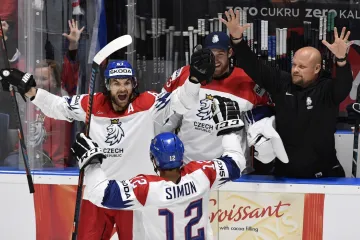 Frolíkova lajna slaví gól v utkání proti Švýcarsku