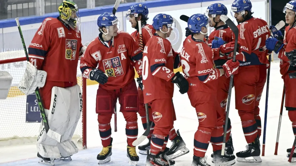 Radost českých hokejistů po vítězství nad Finy v Tampere