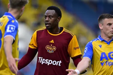 Kevin-Prince Milla z Dukly reaguje na své vyloučení v zápase s Teplicemi