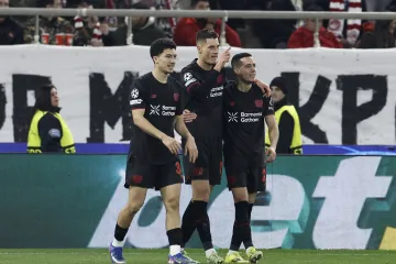 Schick vystřelil výhru nad Olympiakosem, Gordon deklasoval Karabach