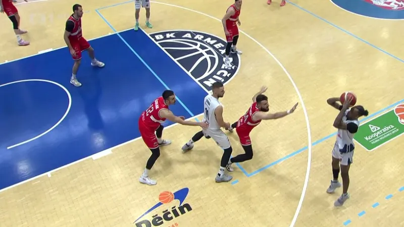 Děčín vyhrál první semifinále s Pardubicemi v prodloužení