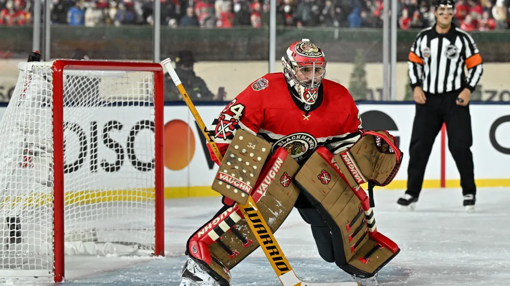 Petr Mrázek při Winter Classic