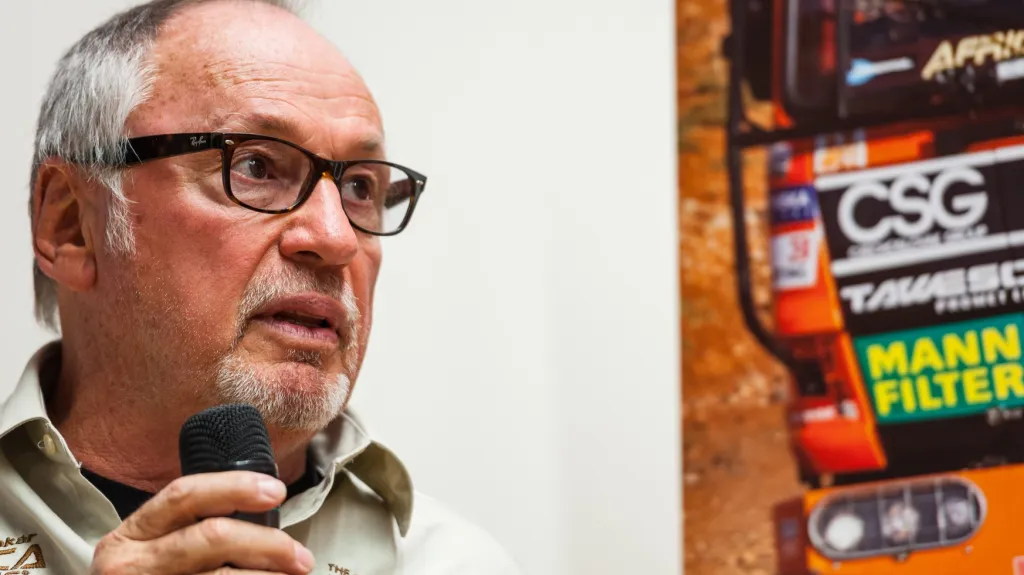 Jean-Louis Schlesser na tiskové konferenci