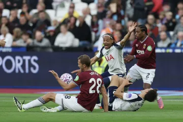 Faul Tomáše Součka na Joaa Palhinhu, za který dostal červenou kartu