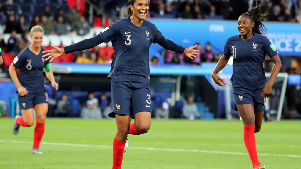 Wendie Renardová se raduje z branky