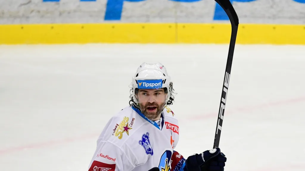 Lídr Kladna Jaromír Jágr se raduje z branky