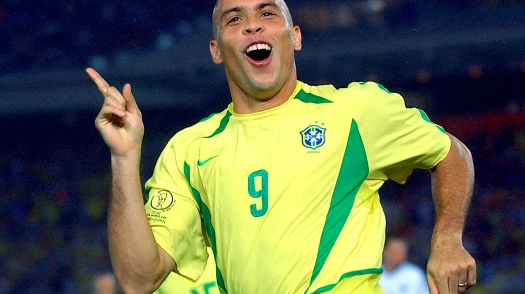 Ronaldo se raduje z gólu ve finále MS 2002