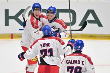 Matyáš Melovský (vpravo) se raduje z reprezentačního gólu