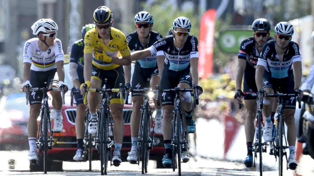 Tony Martin s týmovými kolegy