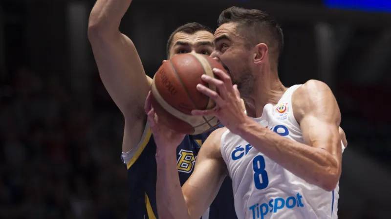 Basketbalisté porazili Bosnu o 12 bodů, postup ale ještě neslaví