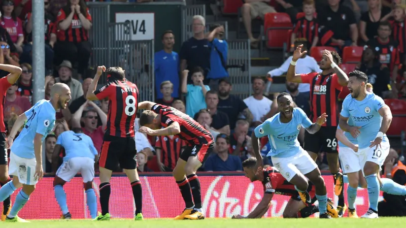 Slavící Raheem Sterling a hráči Manchesteru City mezi smutnícími hráči Bournemouthu