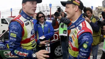 Jarri-Matti Latvala s týmovým kolegou Mikkem Hirvonenem