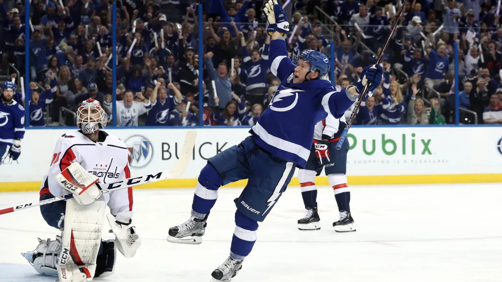 Ondřej Palát (vpravo) se raduje z gólu proti Washingtonu