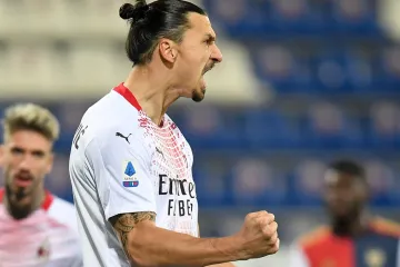 Zlatan Ibrahimovic z AC Milán se raduje z gólu