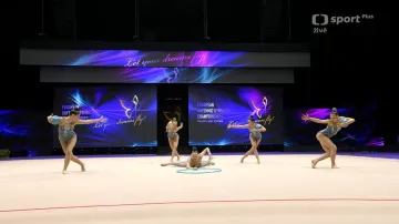 Sestava českých gymnastek s obručemi a míči v dvojboji společných skladeb