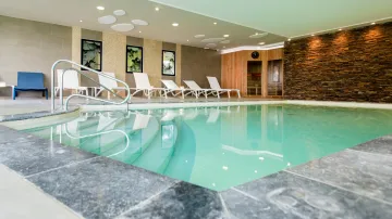 Bazén na hotelu v Tours, kde sídlí česká reprezentace