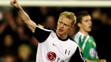 Damien Duff oslavuje vstřelený gól v zápase proti Juventusu