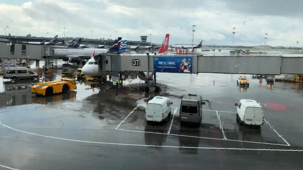 Moskva vás vítá. A letadla rolují...