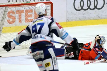 Bartošák inkasuje v utkání s Kometou