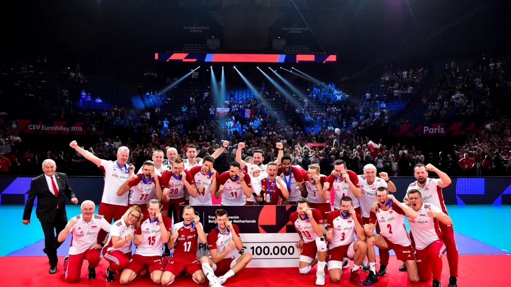 Radost polských volejbalistů, bronzových medailistů z ME