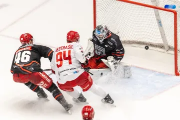 Andrej Nastrašil z Třince dává Hradci gól