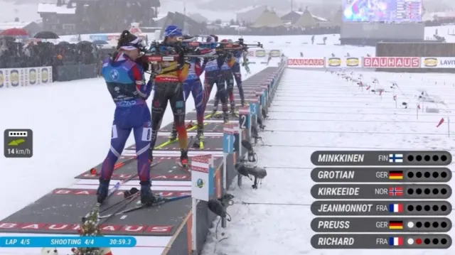 Sestřih závodu s hromadným startem biatlonistek v Annecy