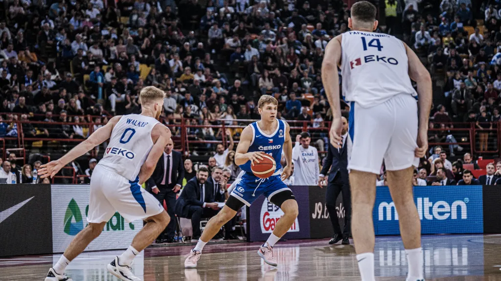 Vojtěch Sýkora při debutu v basketbalové reprezentaci proti Řecku