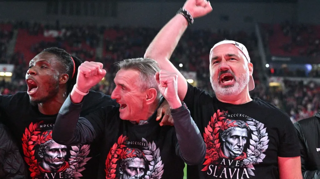 Jindřich Trpišovský oslavuje výhru nad AS Řím