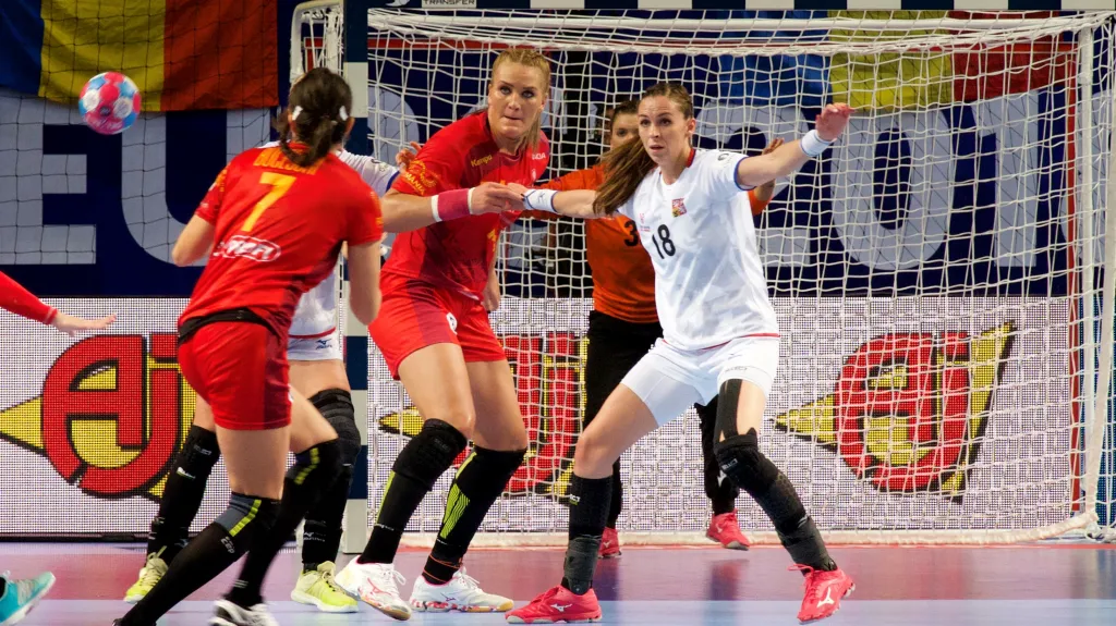 Češky v souboji s pivotkou Pinteaovou